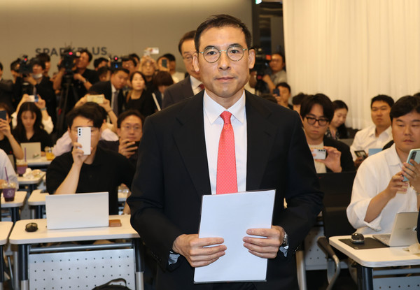 조현문 전 효성 부사장이 5일 오전 서울 강남구 스파크플러스에서 열리는 유산 상속 관련 입장발표 기자회견에 참석하고 있다. 사진=연합뉴스