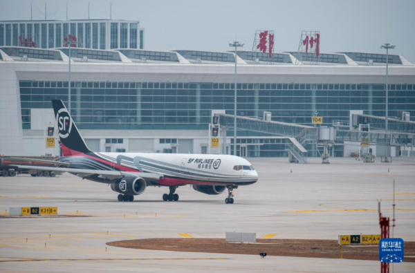 중국 어저우 화후 공항. (신화사 화면 캡쳐=연합뉴스)