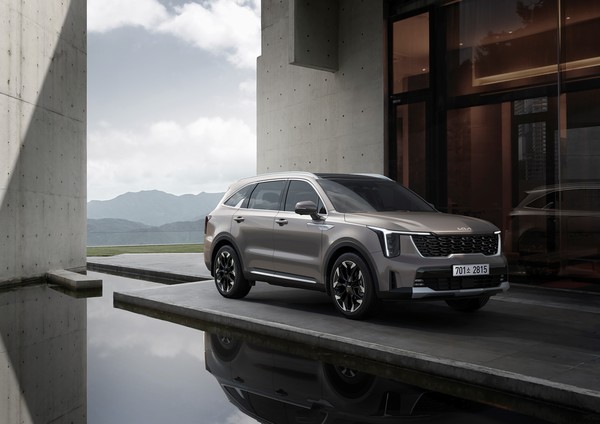 기아가 2일 출시한 중형 SUV 쏘렌토의 연식 변경 모델인 'The 2025 쏘렌토'. 사진=현대차·기아