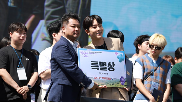 크리에이터 특별상을 받은 '하이픽션' 시상식. 사진=청년과미래