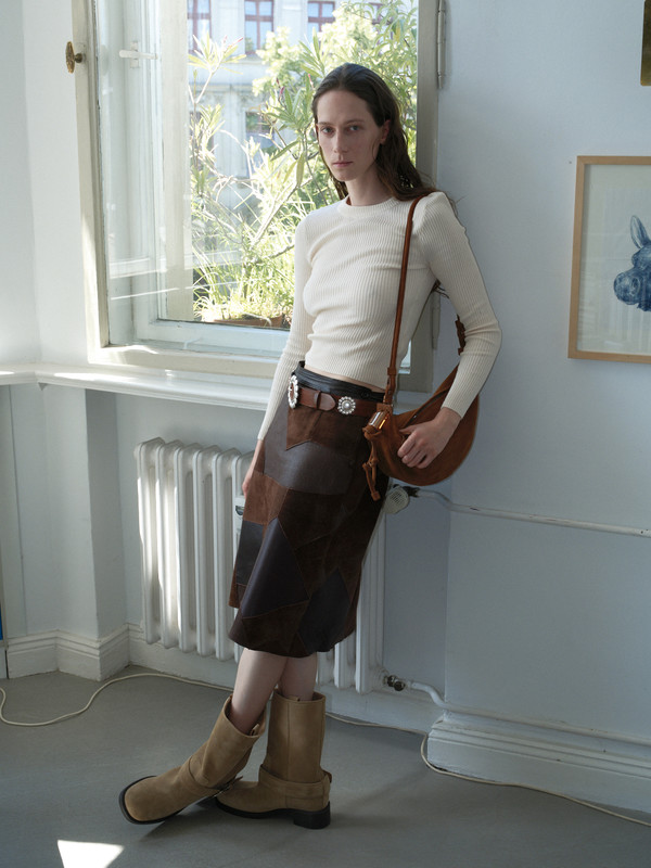 아카이브 앱크 스웨이드 버클부츠. 사진=아카이브 앱크