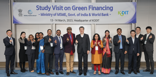 신용보증기금은 지난해 3월 세계은행 및 인도 정부와 녹색금융 노하우를 공유하는 행사를 가졌다.