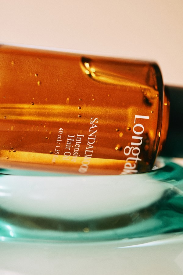 롱테이크, 퍼퓸 헤어오일 연출 이미지. 사진=아모레퍼시픽