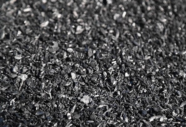 나무를 고온에서 가열해서 만든 바이오차(biochar).  