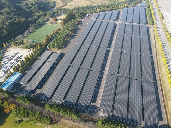 현대자동차가 탄소중립 실천과 재생에너지 100% 전환을 위한 노력을 적극 이어간다. 현대자동차 아산공장에 설치된 태양광 자가발전 시설의 모습. 사진=현대차