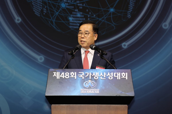 지난 7일 한국경제인협회 컨퍼런스센터에서 열린 제48회 국가생산성대회에서 한국생산성본부 박성중 회장이 대회사를 하고 있다.   사진=한국생산성본부