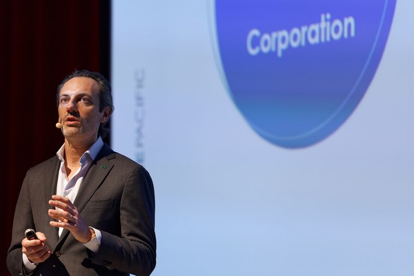 지난 12일 열린 아모레퍼시픽 '2024 인베스터 데이'에서 조반니 발렌티니 북미법인장이 성장 전략을 발표하고 있다. 사진=아모레퍼시픽