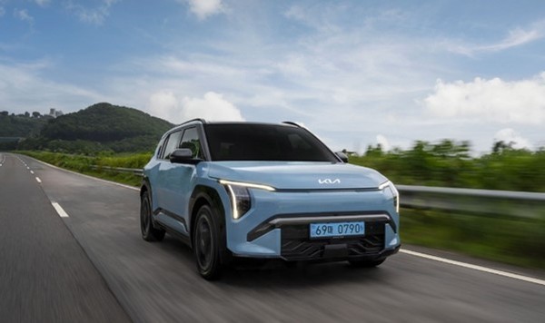 주행 중인 기아 전기차 EV3 모습. 사진=연합(기아 제공) 