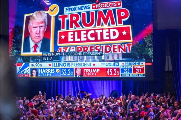 지난 6일 미국 플로리다 웨스트 팜 비치에서 열린 선거 밤 파티에 모인 도널드 트럼프 지지자들. [EPA=연합뉴스]