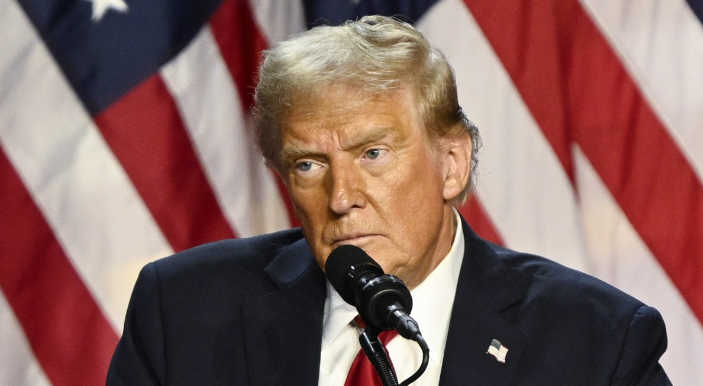 도널드 트럼프 미 대통령 당선인이 6일(현지시간) 플로리다 팜비치 컨벤션센터에서 승리 선언을 하고 있다. UPI=연합