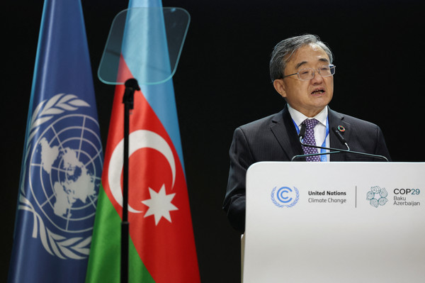 리우젠민 중국 기후 특사가 지난 12일 아제르바이잔 바쿠에서 열린 COP29에서 메탄 및 비이산화탄소 온실가스 관련 정상회의에서 연설하고 있다. 로이터=연합뉴스