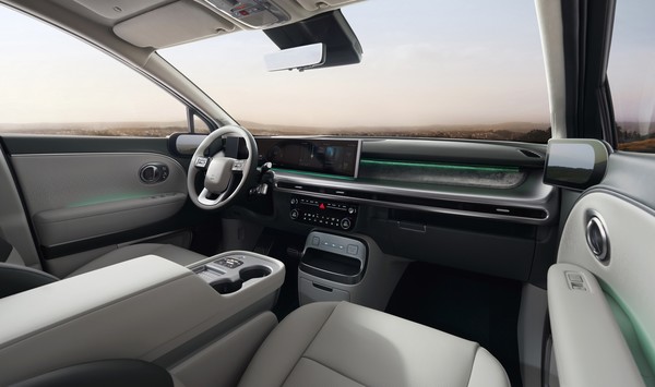 현대차는 21일 미국 로스앤젤레스 골드스테인 하우스에서 전동화 SUV ‘아이오닉 9’을 세계 최초로 공개했다.   사진=현대차