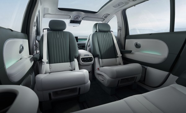 현대차는 21일 미국 로스앤젤레스 골드스테인 하우스에서 전동화 SUV ‘아이오닉 9’을 세계 최초로 공개했다.   사진=현대차