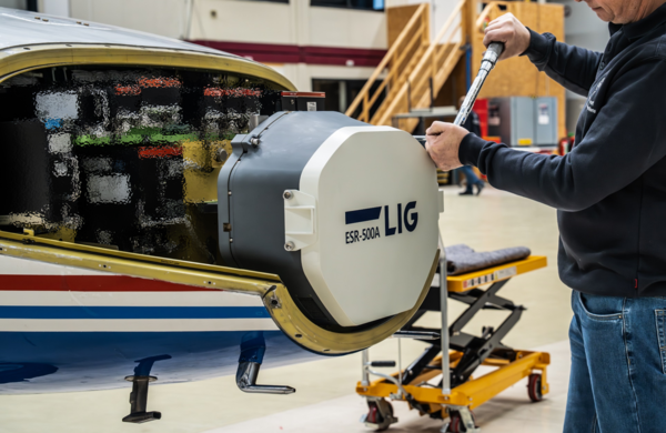 FA-50용 AESA 레이다를 장착하며 비행시험을 준비하고 있다. 사진=LIG넥스원