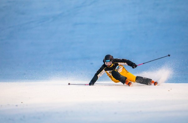 스키를 즐기는 고객 모습.   사진=한화호텔앤드리조트