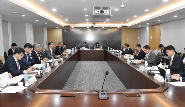 지난해 열린  '제2차 민관합동 ESG 정책 협의회 회의' 모습. 기획재정부=연합뉴스