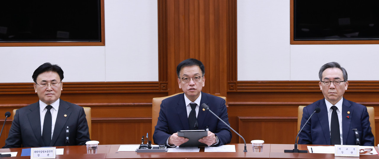 최상목 대통령 권한대행 부총리 겸 기획재정부 장관이 2일 정부서울청사에서 열린 경제관계장관회의를 주재하고 있다. 사진=연합뉴스