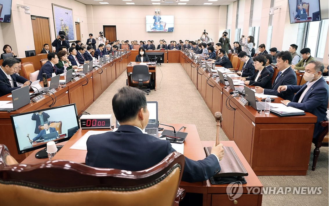 지난해 11월 12일 오후 국회 산업통상자원중소벤처기업위원회 전체회의에서 이철규 위원장이 산업통상자원부 소관 내년 예산안을 의결하는 모습. 사진=연합