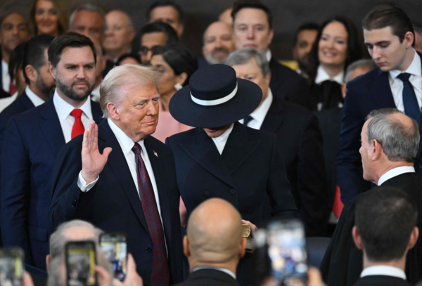 트럼프 미 제 47대 태통령이 20일 취임 선서를 하고 있다.  사진=연합뉴스