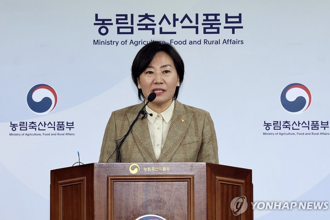 송미령 농림축산식품부 장관이 지난해 11월 25일 오전 정부세종청사 농식품부 기자실에서 양곡법 등 쟁점법안 4건의 국회 처리 동향 및 대응 계획에 관해 설명하고 있다. 사진=연합