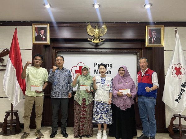 LIG넥스원이 대한적십자사·경남대학교 학생들과 지난 19일부터 오는 26일까지 약 1주일 간 인도네시아 자카르타에서 ‘교육환경 개선’ 등을 위한 봉사활동을 펼친다.  사진=LIG넥스원