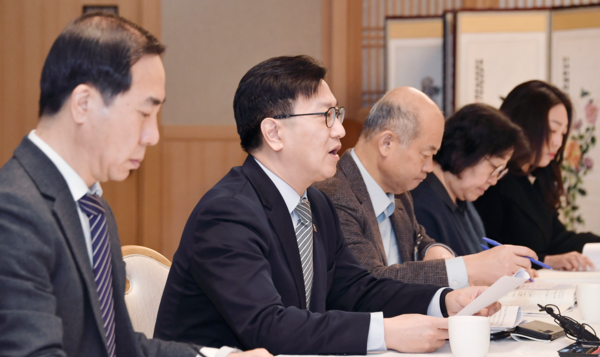 김범석 기획재정부 차관이 19일 서울 종로구 정부서울청사에서 열린 '중장기전략위원회 전체회의'에서 인사말을 하고 있다. 사진=기획재정부 제공. 