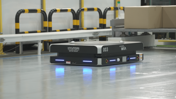 5G 특화망이 구축된 현대차 사업장에서 양산 적용 중인 자동물류로봇(AMR)이 가동중인 모습.  사진=현대차