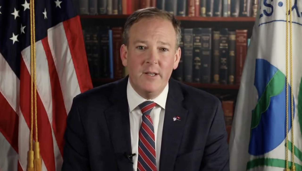 지난 13일(현지시각) 리 젤딘 EPA 청장이 X에 올린 보조금 지급 철회 동영상 성명의 일부. 사진=리 젤딘 EPA 청장 공식 X