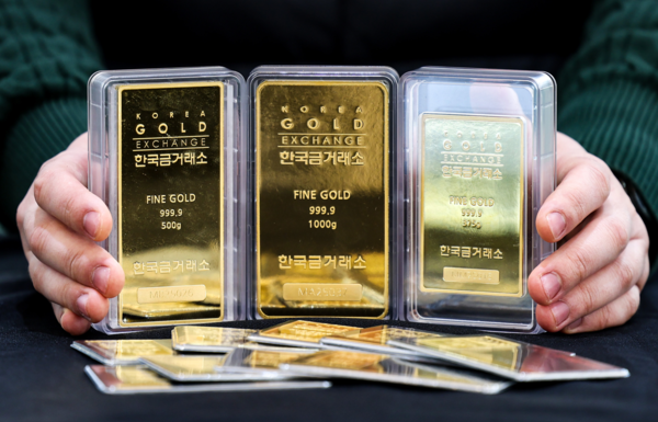서울 종로구 한국금거래소에 전시된 골드바. [연합뉴스]