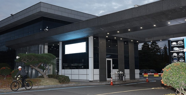 지난해 11월 19일 오후 3시께 현대자동차 울산공장에서 차량 성능 테스트 중 연구원 3명이 질식해 숨지는 사고가 발생했다. 현대차 울산공장 정문 전경. 사진=연합뉴스