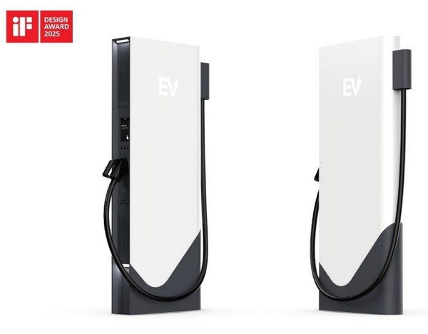 독일 iF 디자인 어워드 2025 제품 디자인 부문을 수상한 PNE시스템즈의 600kW 울트라 슬림 전기차 충전기. 사진=PNE시스템즈