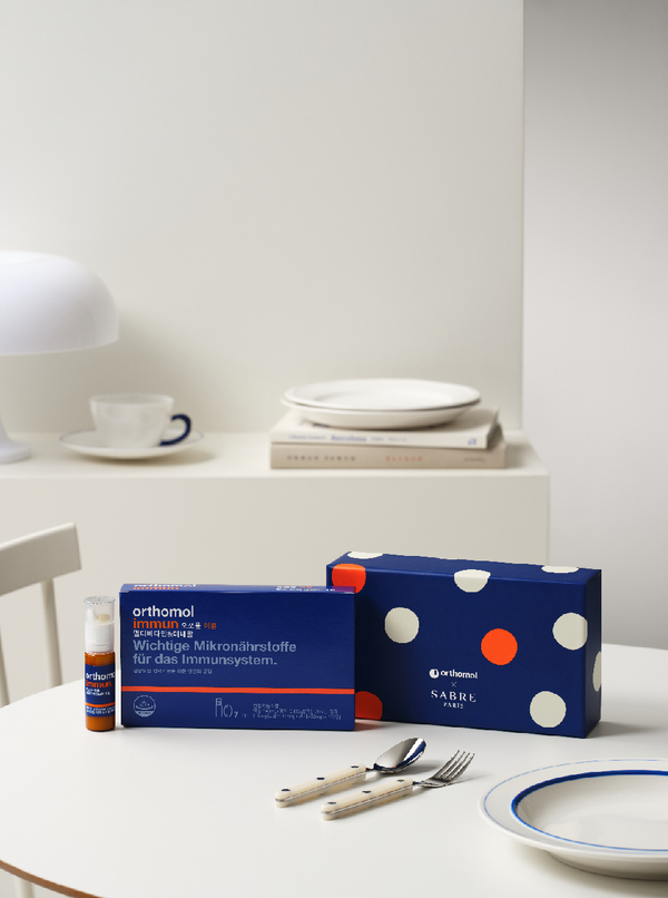 오쏘몰 이뮨 멀티비타민&미네랄 7입과 사브르 디저트 세트.   사진=동아제약