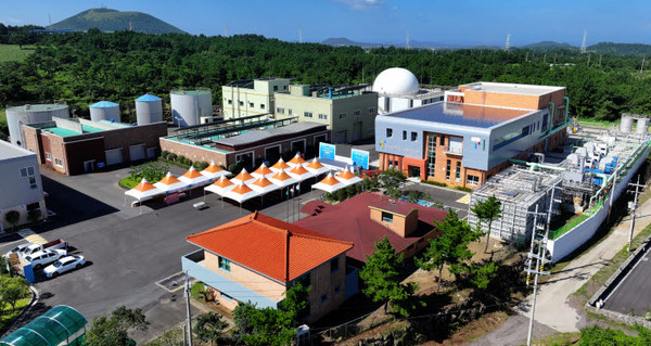 가축분뇨와 음식물 폐수 등 유기성폐기물을 처리해 바이오가스와 전기를 생산할 수 있는 제주시 가축분뇨 공공처리시설. 사진=연합뉴스