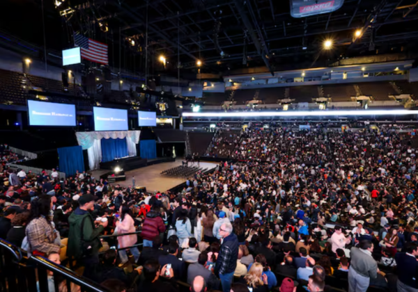 3일(현지시간) 미국 네브래스카주 오마하에서 열린 버크셔 연례 주주총회 모습. 로이터=연합뉴스