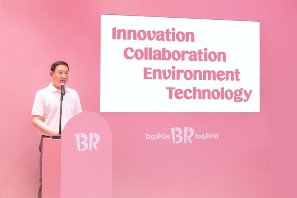 허희수 SPC 부사장이 15일 서울 강남구 배스킨라빈스 청담점에서 열린 기자간담회에서 브랜드 비전 'I.C.E.T' 전략을 발표하고 있다. 사진=SPC