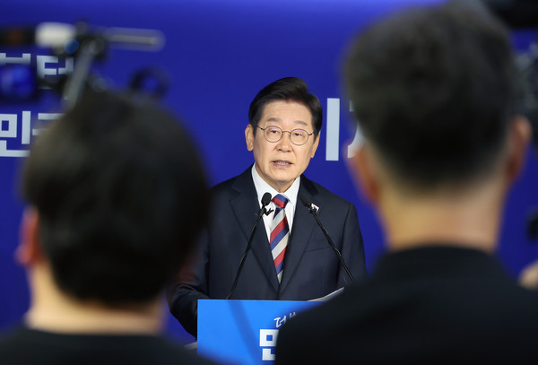 더불어민주당 이재명 대선 후보가 지난 25일 서울 여의도 당사에서 열린 기자회견에서 발언하고 있다.  사진=연합뉴스