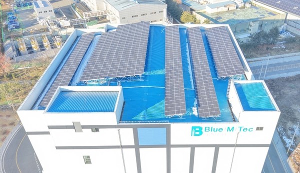 블루엠텍 물류창고 태양광 발전소 전경. 사진=엔라이튼