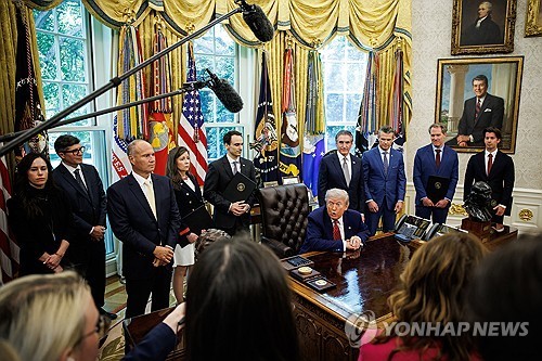 원전 관련 행정명령 서명 행사 연 트럼프 미 대통령.  EPA=연합뉴스