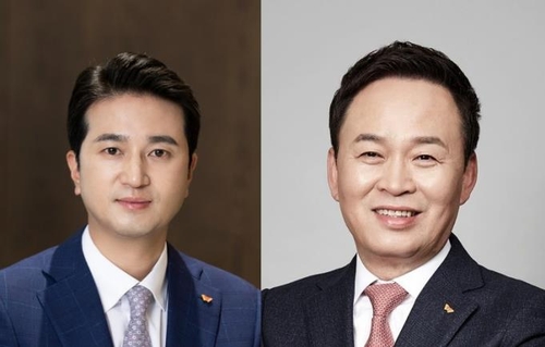 SK이노베이션이 추형욱(왼쪽) SK이노베이션 E&S 사장을 신임 대표이사로 선임했다고 28일 밝혔다. SK이노베이션 총괄사장에는 장용호 SK㈜ 대표이사가 신규 선임됐다. 사진=SK이노베이션