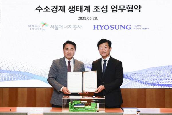 효성중공업이 서울에너지공사와 수소경제 생태계 조성을 위한 업무협약을 체결하고 기념사진을 촬영했다. 오른쪽부터 우태희 효성중공업 대표, 황보연 서울에너지공사 사장.   사진=효성중공업