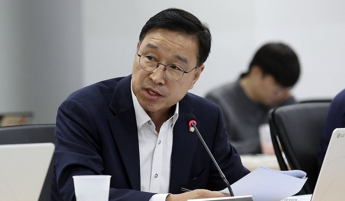 지난해 10월 경기 수원시 영통구 경기도청에서 열린 국회 행정안전위원회의 경기도에 대한 국정감사에서 더불어민주당 위성곤 의원이 질의하는 모습. 사진=연합뉴스