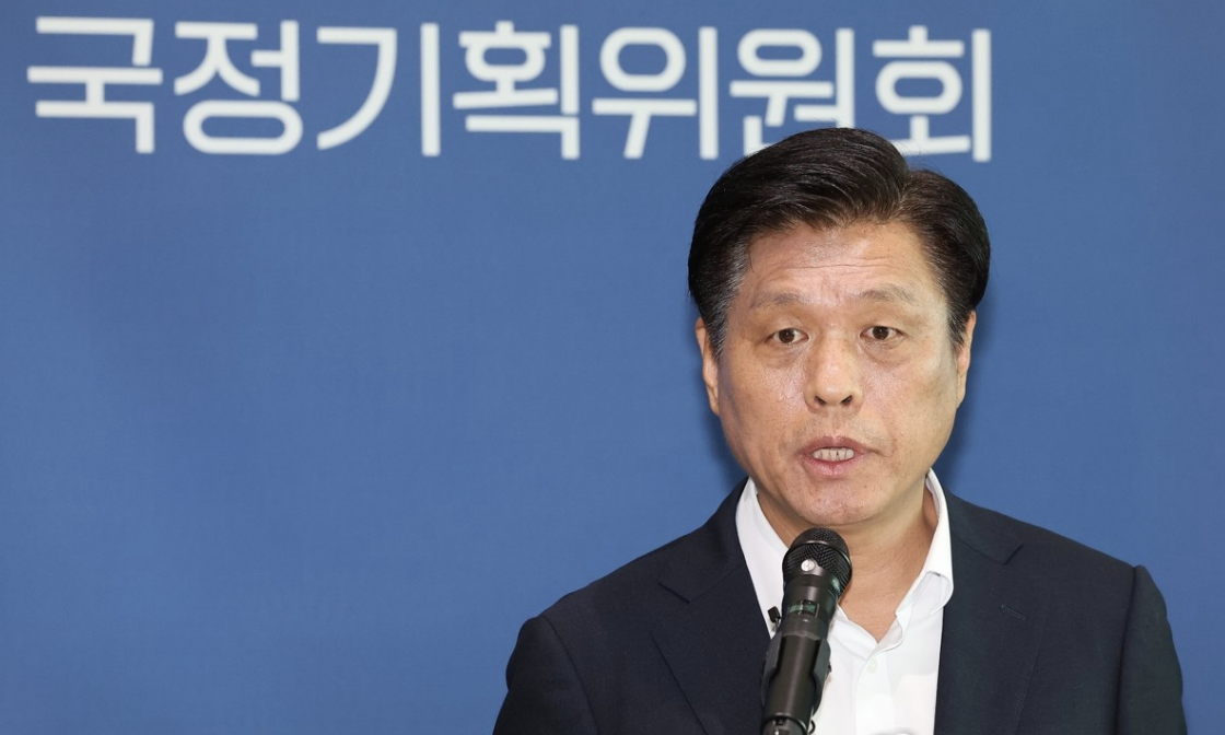 조승래 국정기획위원회 대변인이 19일 정부세종컨벤션센터에서 각 부처 업무보고와 관련한 설명을 하고 있다. 사진=연합뉴스