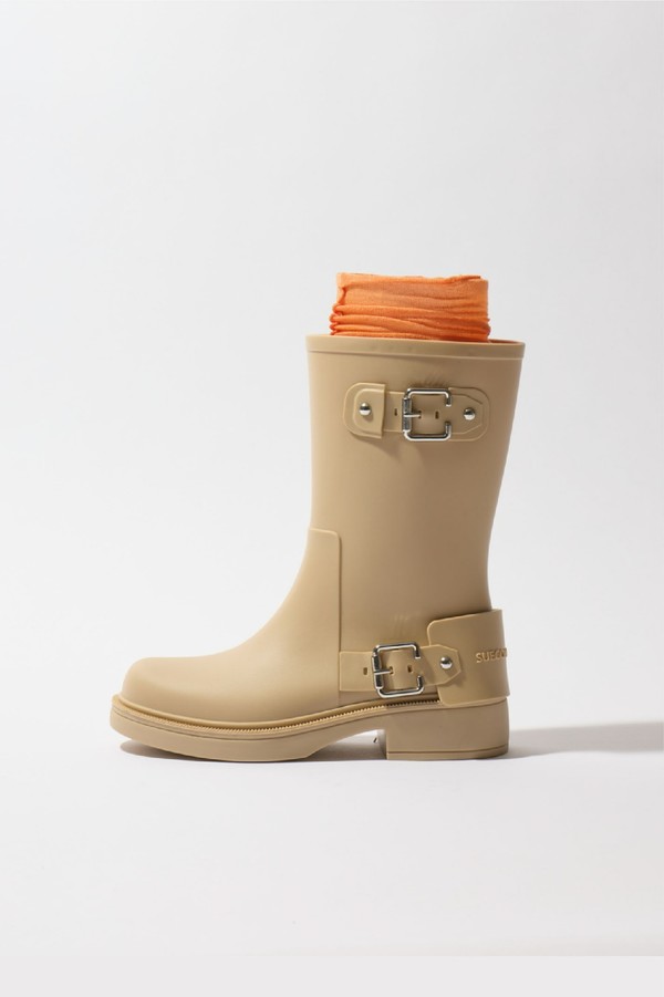 슈콤마보니 버클 레인부츠. 사진=슈콤마보니