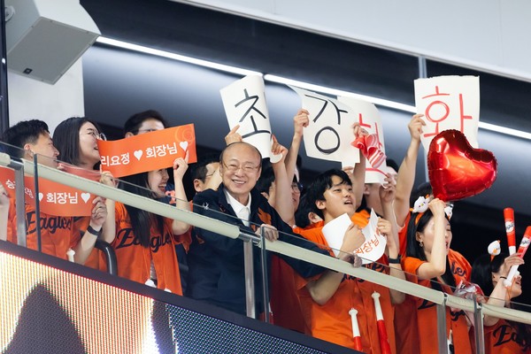 한화 이글스 경기를 참관한 김승연 한화그룹 회장.  사진=한화그룹