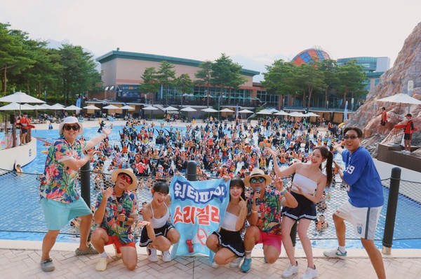 스플래시 페스타를 즐기는 고객들.  사진=한화호텔앤드리조트