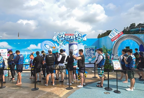 경기도 용인시에 위치한 캐리비안 베이에서 진행중인 얼박사 팝업스토어 현장 모습.  사진=동아제약