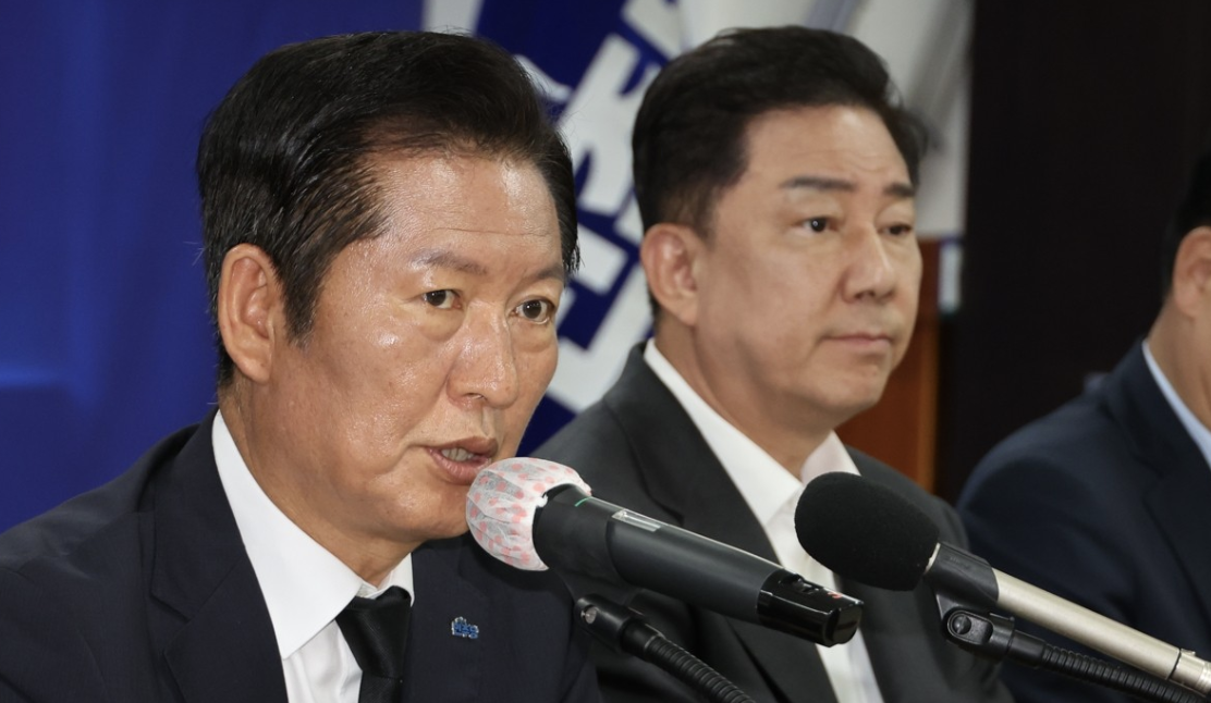 더불어민주당 정청래 대표가 8일 전남 무안군 전남도당에서 취임 후 처음으로 열린 현장 최고위원회의에서 발언하고 있는 모습. 사진=연합뉴스