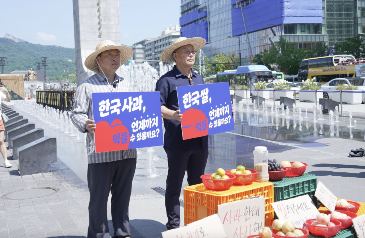 국내 농업인 6명이 12일 한국전력공사(이하 한전)와 5개 발전 자회사를 상대로 기후위기로 인한 피해에 대한 손해배상 청구 소송을 제기했다. 사진=기후솔루션
