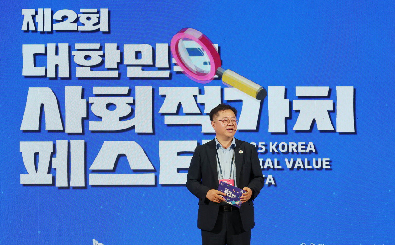 서울 코엑스에서 '제2회 대한민국 사회적 가치 페스타' 개회사를 하고 있다. 