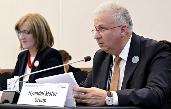 현대차그룹은 ‘제16차 청정에너지 장관 회의(CEM16)’에 참가해 확장 가능한 수소 생태계 구축에 대한 필요성을 강조하고, 수소 분야 글로벌 리더로서의 입지를 다졌다. 현대자동차 HMG에너지&수소사업본부 켄 라미레즈 부사장이 산업탈탄소 및 에너지 효율 세션에 참석해 발언하고 있다.  사진=현대차그룹